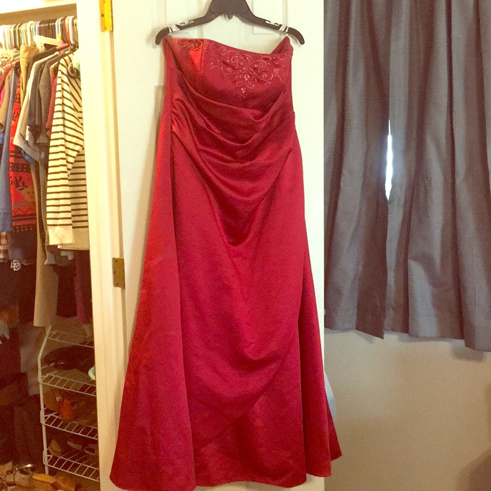 Red prom/banquet dress